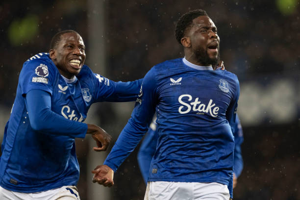 位列联赛顶 位列联赛顶